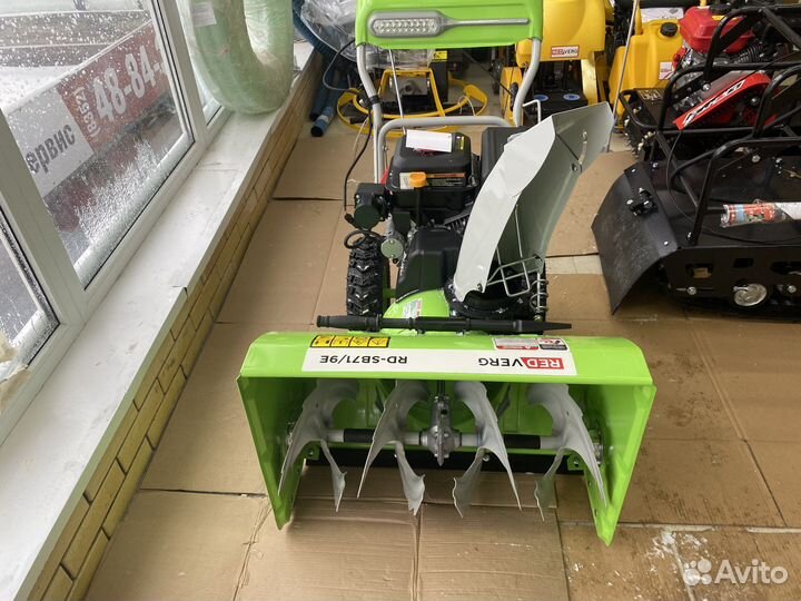 Снегоуборщик бензиновый