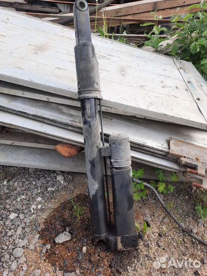 Цилиндр подъёма кабины