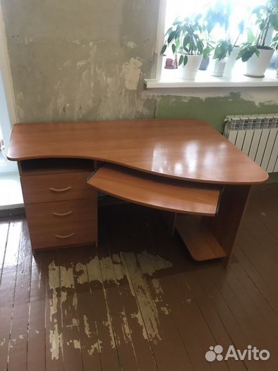 Компьютерный стол бесплатно