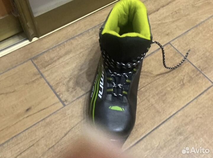 Лыжные ботинки