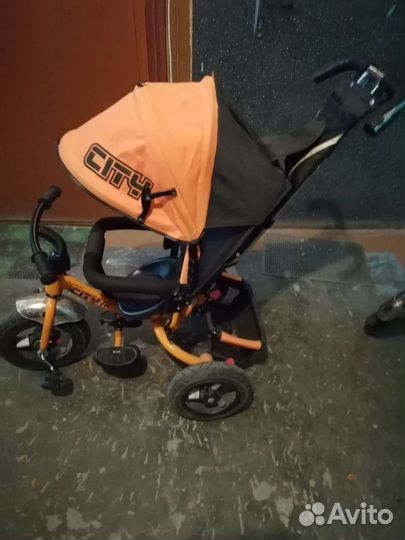 Велосипед трехколесный с родительской ручкой