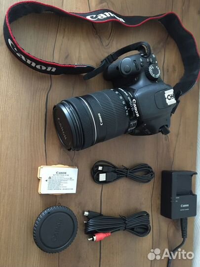 Зеркальный фотоаппарат Canon 550D