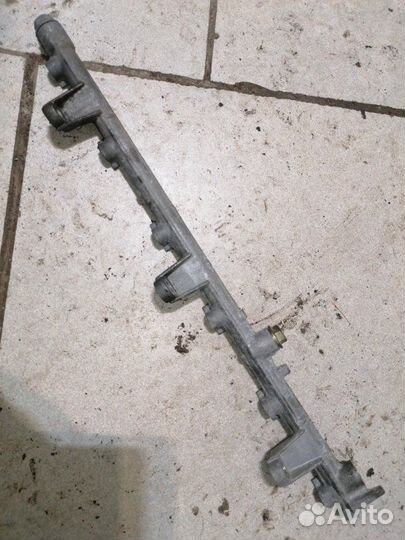 Топливная рейка Toyota Mark 2 GX100 1GFE