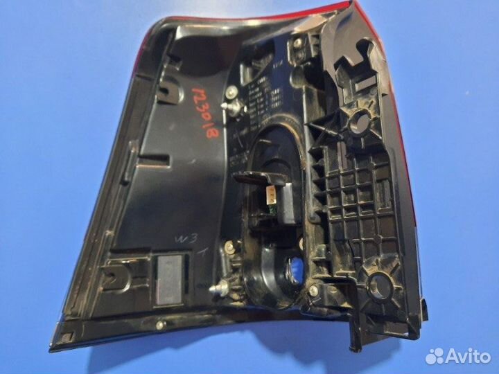 Фонарь наружный задний правый Toyota Land-Cruiser