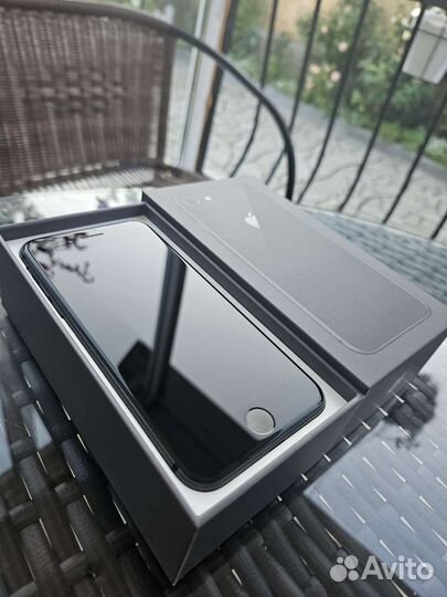 Телефон iPhone 8 64 gb