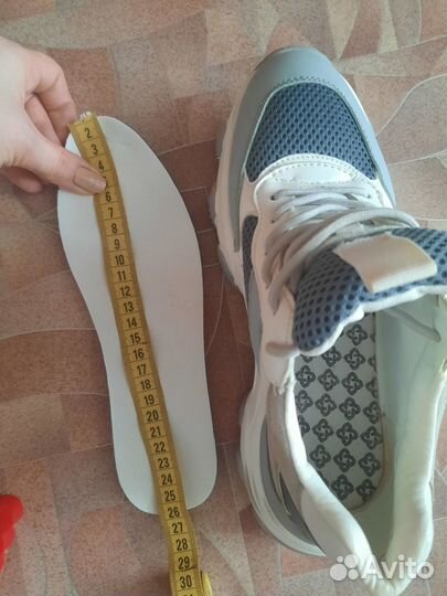 Кроссовки женские