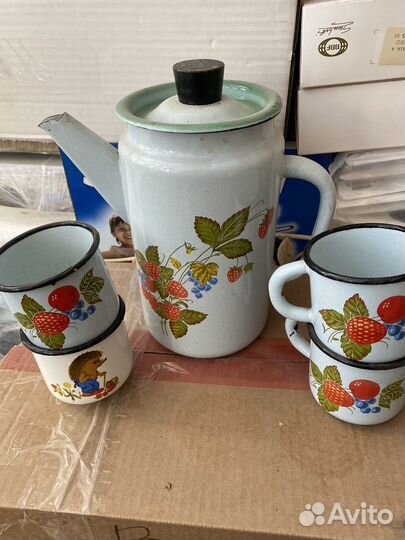 Кувшин эмалир. СССР и кружечки