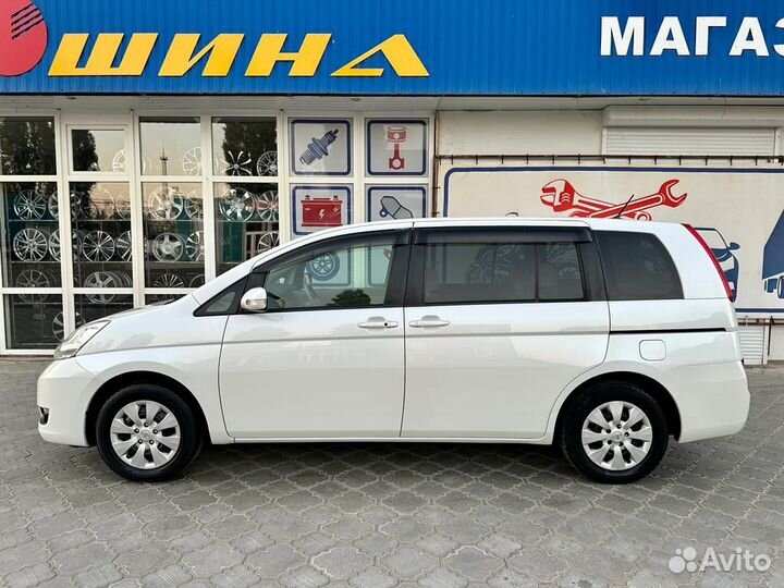 Toyota Isis 1.8 CVT, 2010, 111 000 км