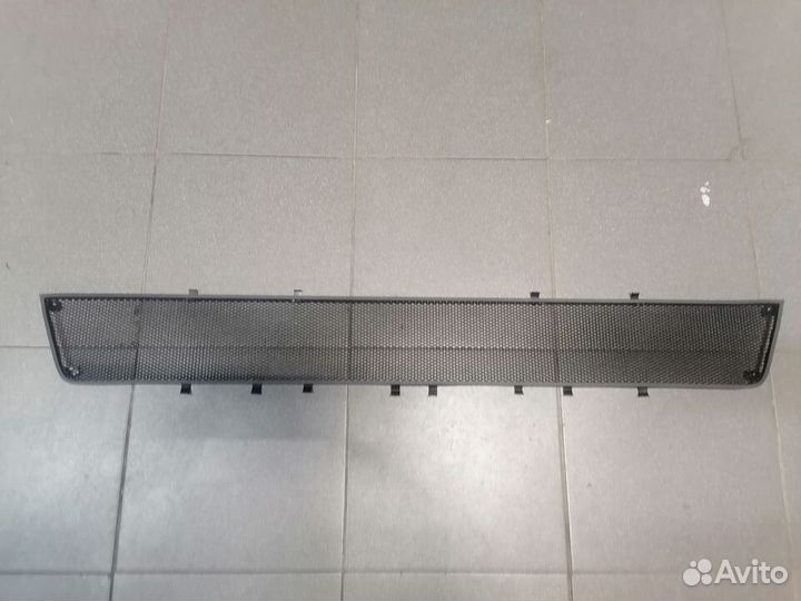 Решетка переднего бампера черная