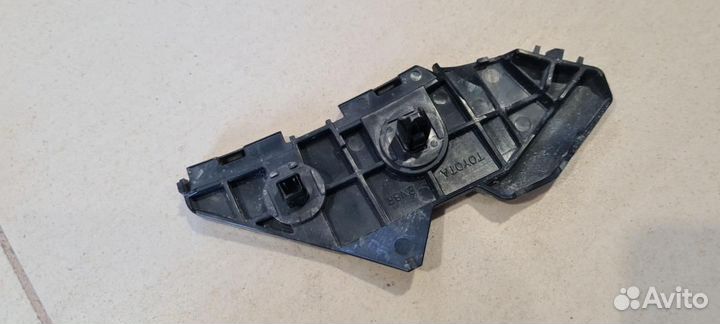 Кронштейн крепления бампера заднего правый Toyota