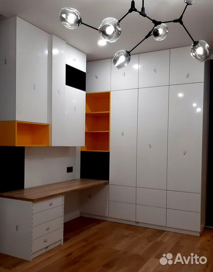 Рабочая зона у окна