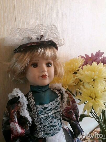 Кукла фарфор
