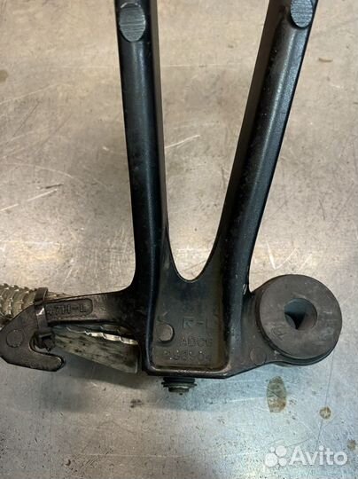 Suzuki gsxr 1000 k9 L1 подножки лапки