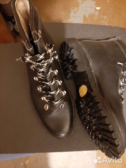 Трекинговые ботинки