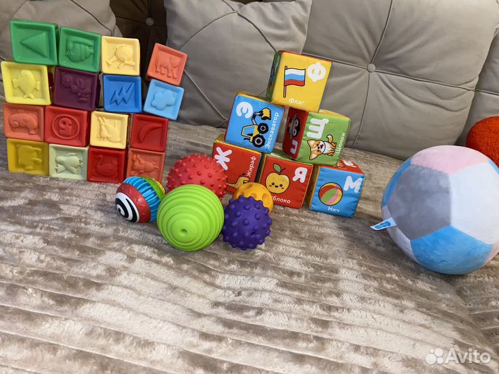 Развивающие игрушки для малышей пакетом