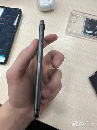 iPhone 8, 64 ГБ