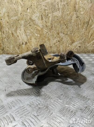 Кулак задний левый Volkswagen Golf 6