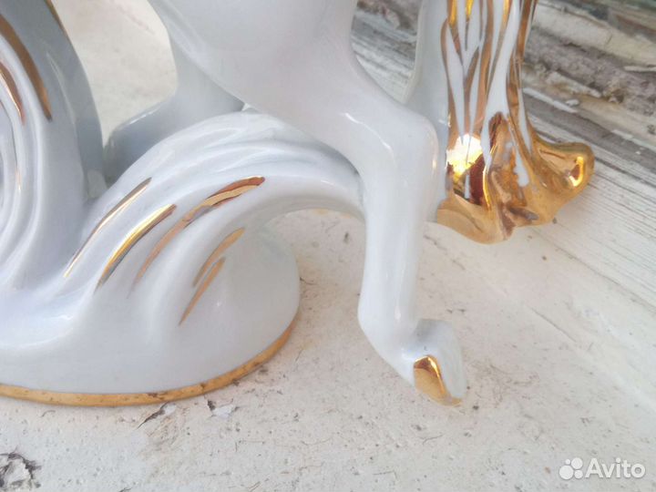 Конь фарфор позолота