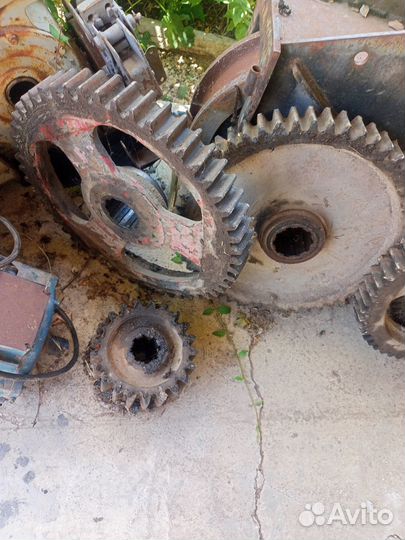 Шестерни на кран кб 403, 405