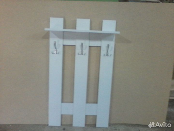 Вешалка настенная в прихожую