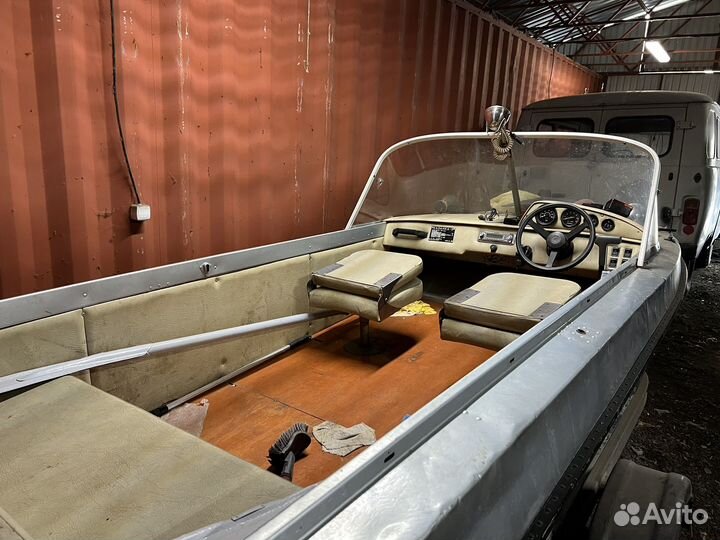 Моторная лодка с мотром Honda и прицепом