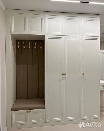 Прихожая с мягким местом на заказ