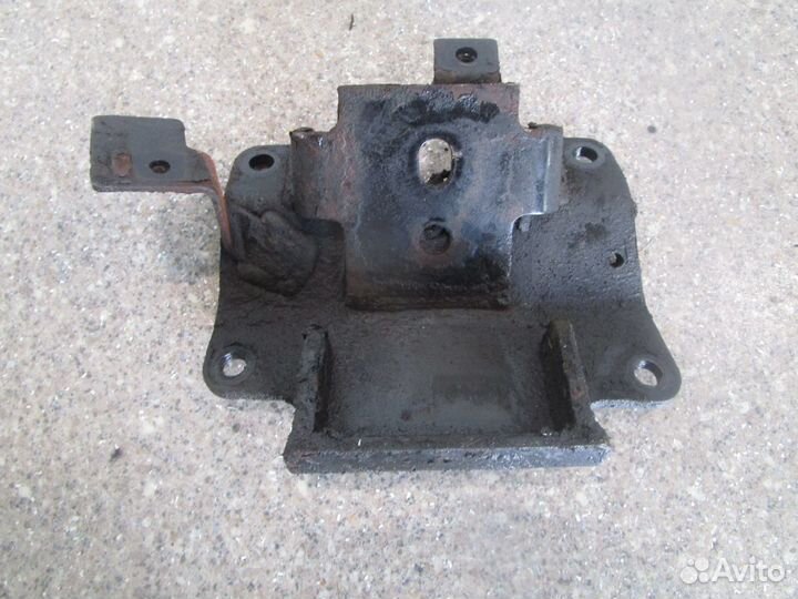 Кронштейн двс mitsubishi ME220571