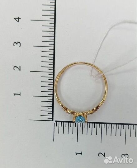 Кольцо с природным камнем Золото