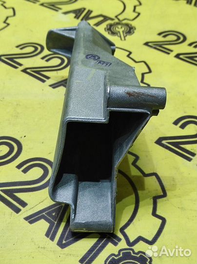 Кронштейн передний правый LADA Granta 2