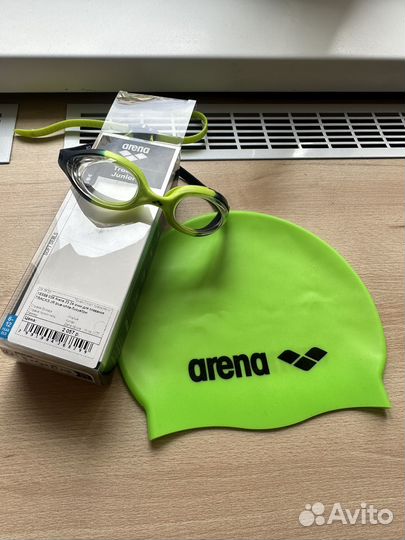 Очки и шапочка arena