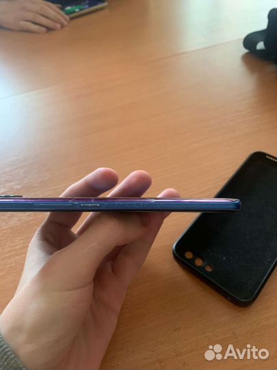 HONOR 10, 4/64 ГБ