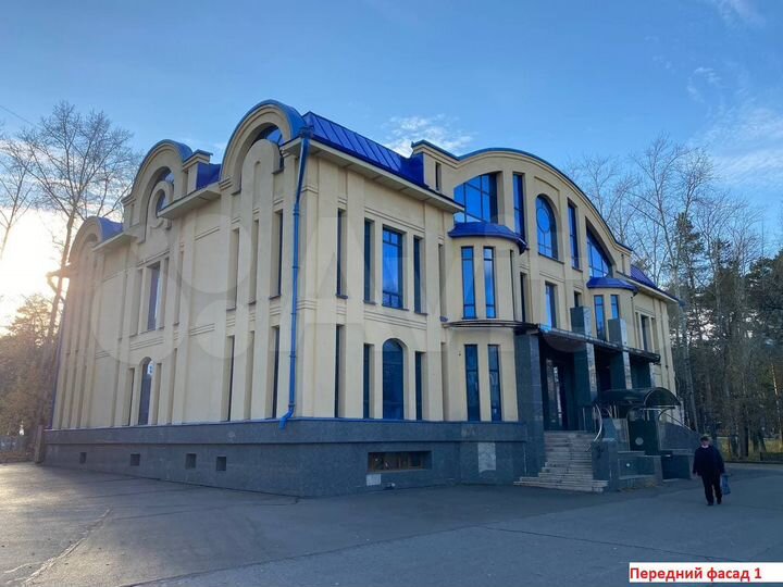 Здание целиком, в центре города. 3 этажа