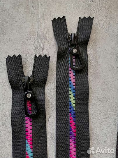 Комплект молнии Т5 чёрная с радужной расцветкой