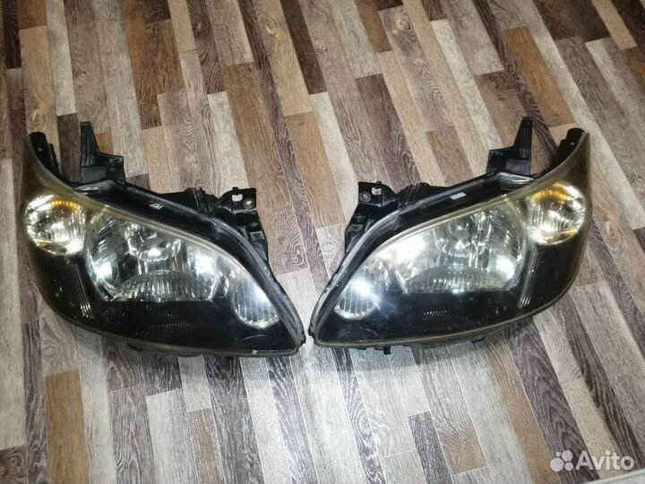 Фара правая и левая Мазда Мпв 2004 год 200 л.с