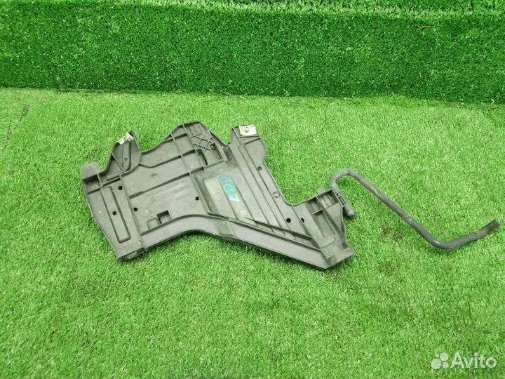 Кронштейн левый Audi A4 Iv B8 3445