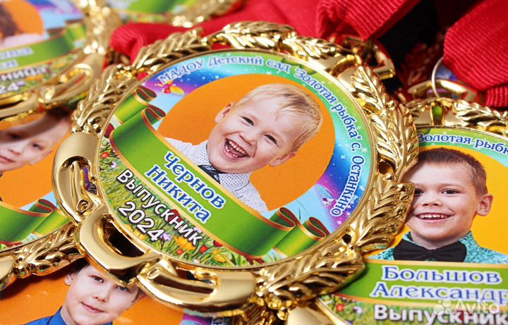 Значки и медали выпускникам и спортивные