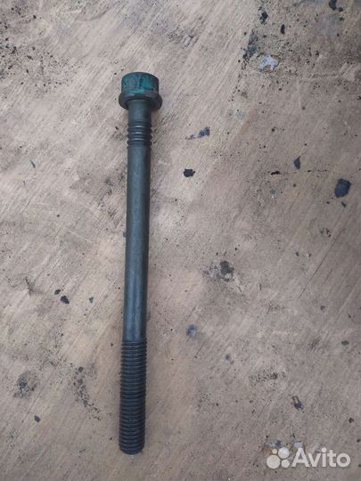 Болт головки блока цилиндров Volvo F12