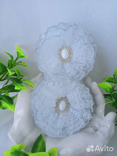 Белые банты