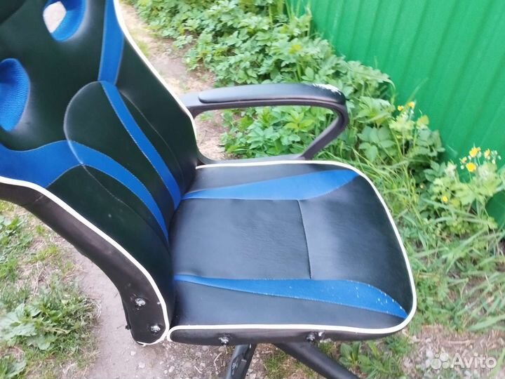 Компьютерное кресло (игровое) нет подлокотника