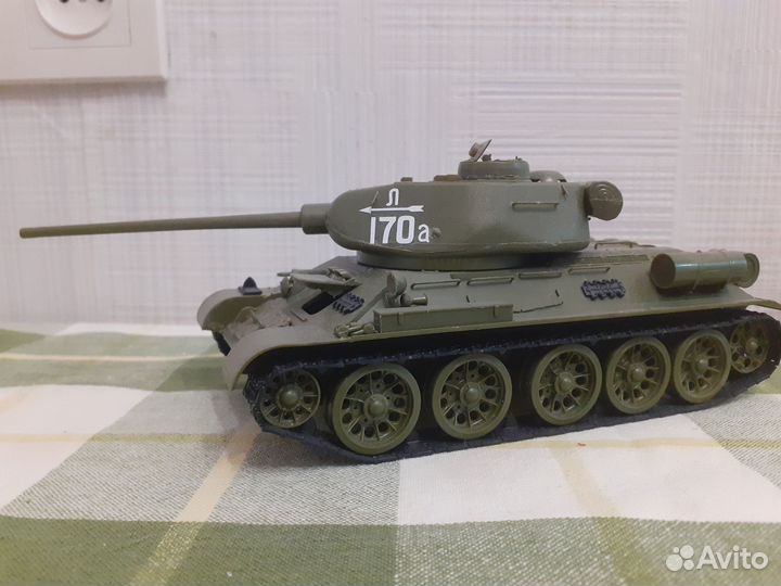 Готовая модель танка Т34-85 (1:35)
