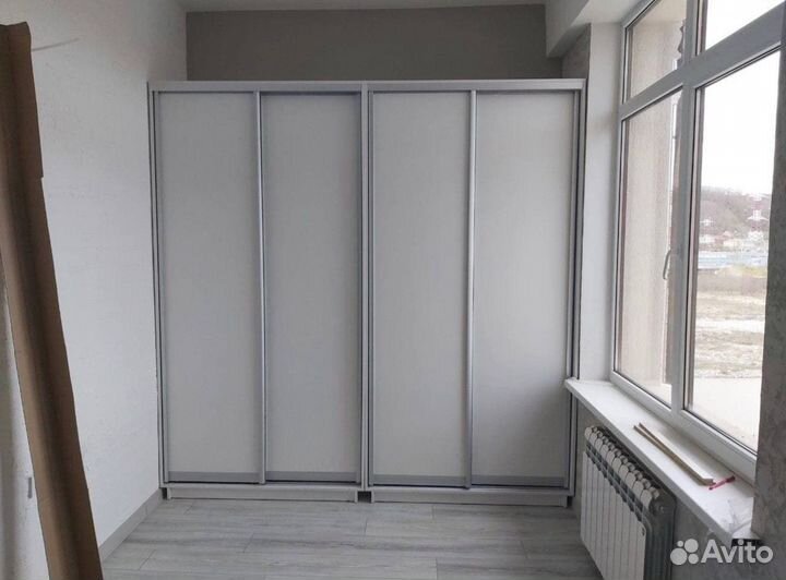 Шкаф купе белый вместительный