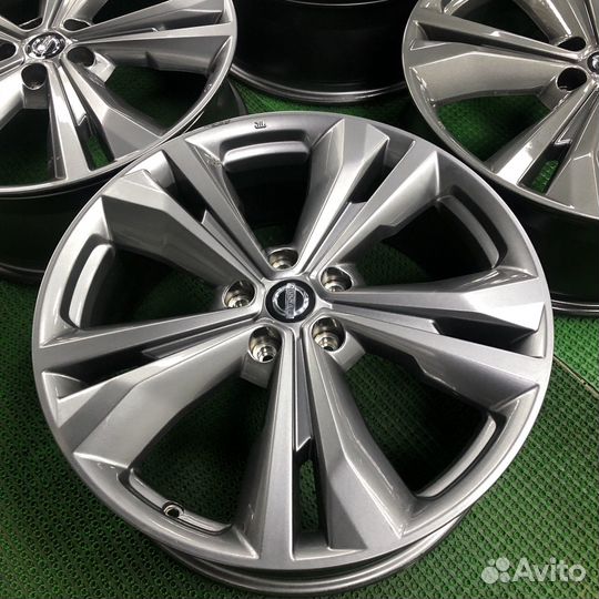 Диски литые Nissan R20 5x114.3