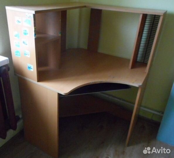 Стол пк угловой, компактный, с выдвижной полкой