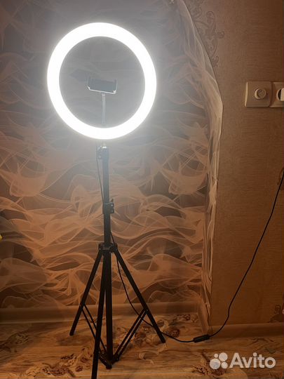 Кольцевая лампа со штативом