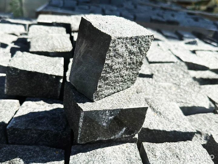 Гранитная брусчатка в ящиках