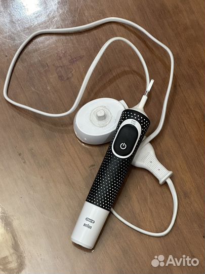 Электрическая зубная щетка braun oral b