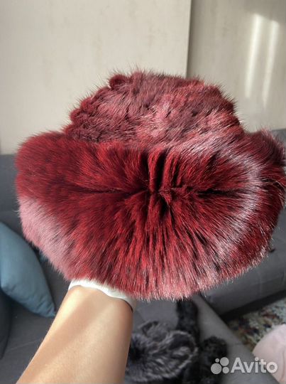 Женские меховые шапки