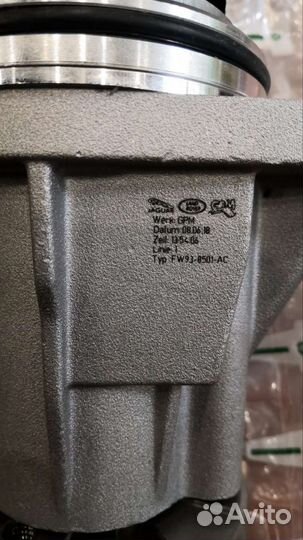 Водяной насос LR089625 Land Rover