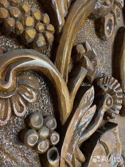 Деревянное резное панно