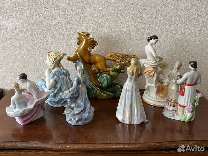 Фарфоровая статуэтка